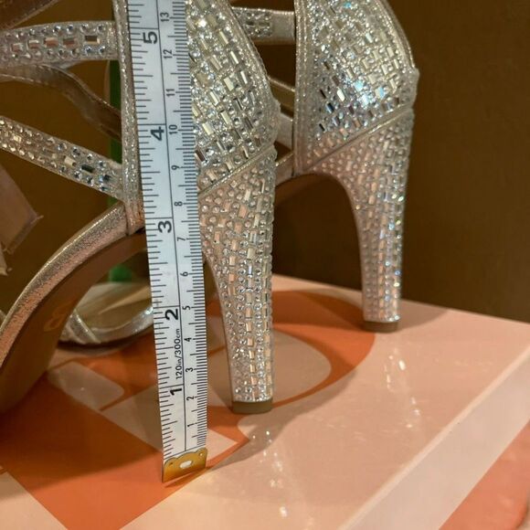 Gianni Bini: Evening/bridal Shoes- size 8.5 (8) - Picture 2 of 8